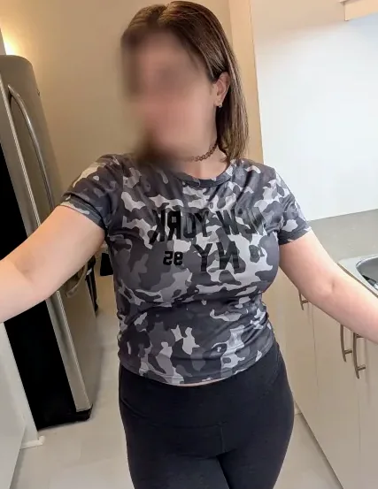 Claudia, 29
