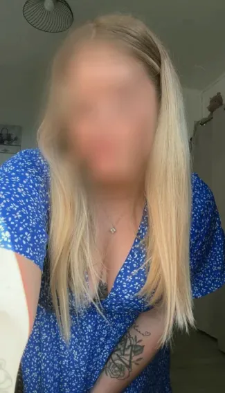 Claudia, 22