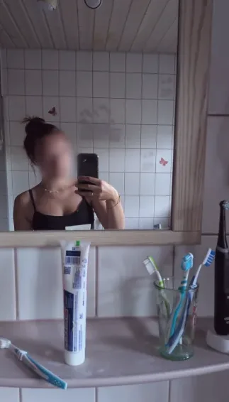 Emily, 18