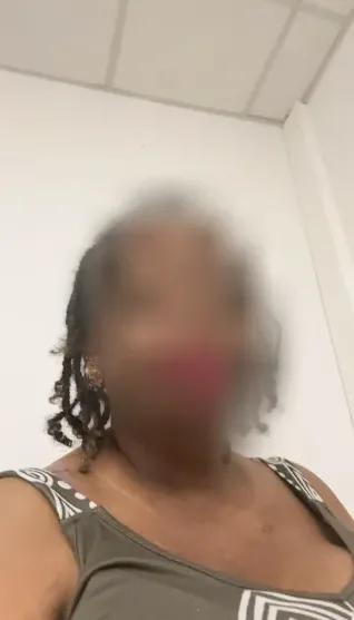 Laura, 32