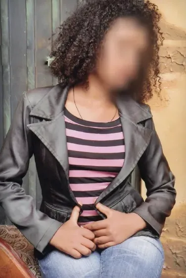 Manuela, 24
