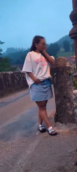 Stefanie, 32